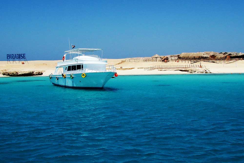 Paradise Island and Snorkelling Boat Trip