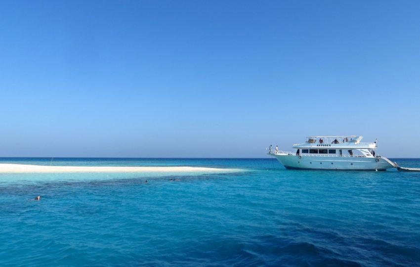 Snorkeling by Boat to Ras Mohamed & White Island